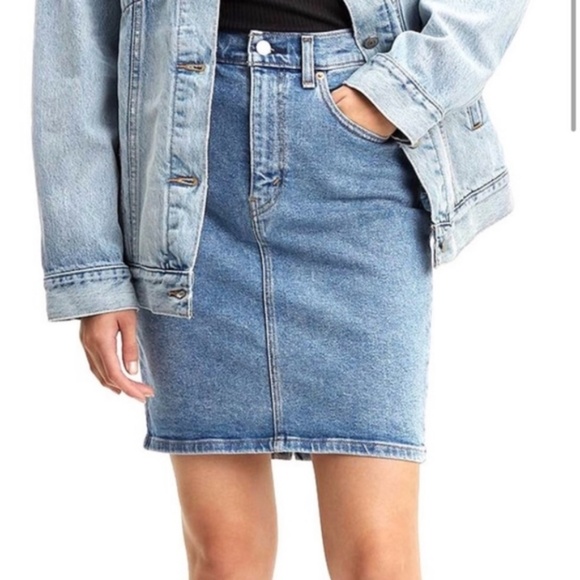 Levi's Dresses & Skirts - Levi's Mid Length Denim Essential Skirt